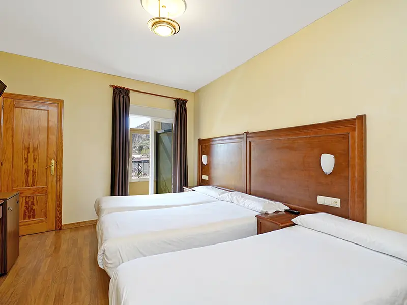 Book your triple room at Hotel Labella Granada · Between Granada, Sierra Nevada and the Costa Tropical