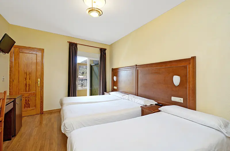 Enjoy your room at Hotel Labella María. Your break between Sierra Nevada, Granada and the Costa Tropical. When are you visiting?